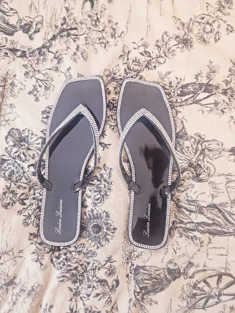Lauien Lauaine Sandals